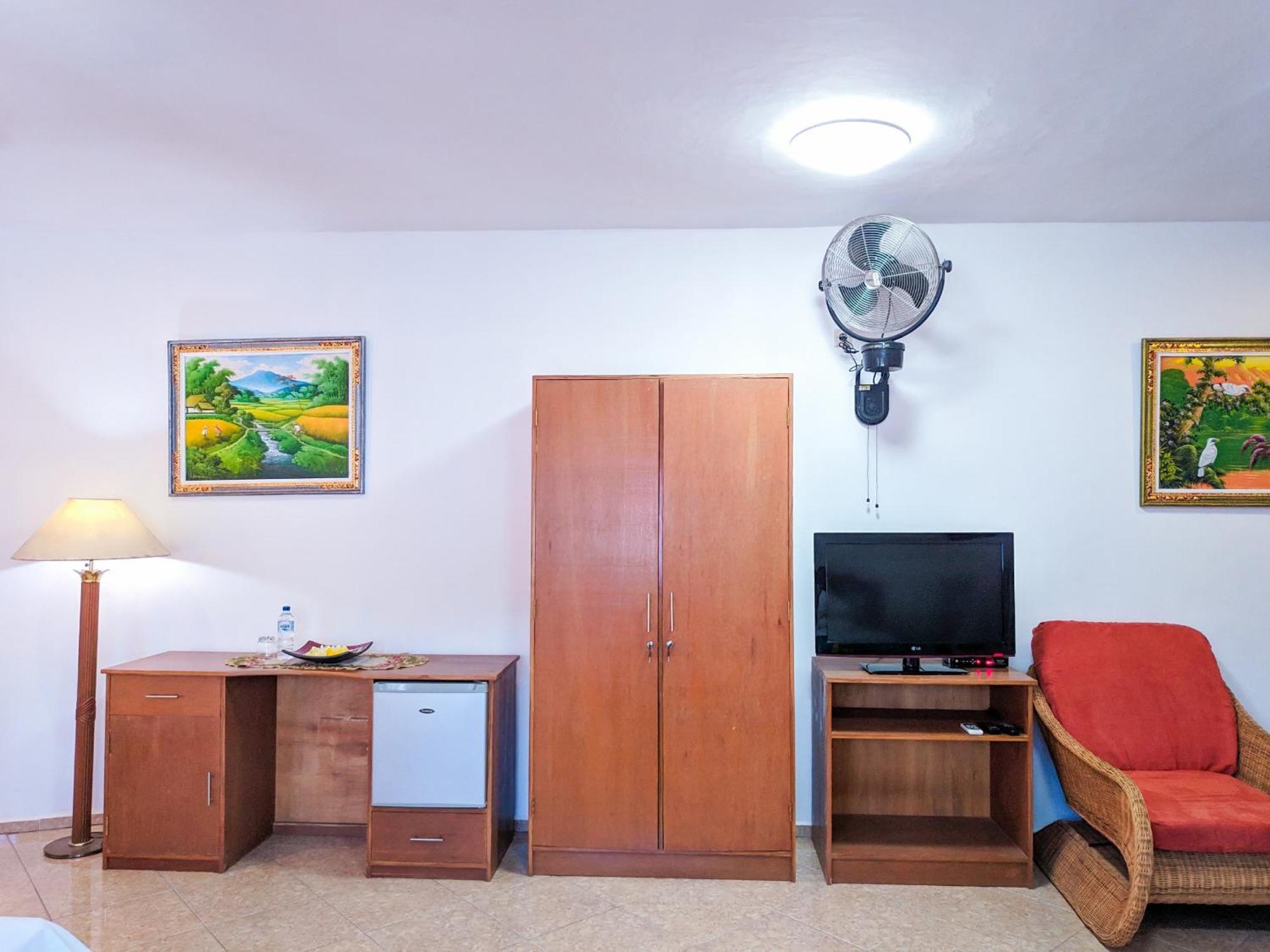 Hotel Deutsches-Eck Rikesti Lovina Zewnętrze zdjęcie